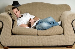 Как поднять мужа с дивана