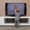 Как оторвать ребенка от телевизора?